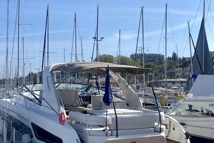 Charter Motor yacht Bavaria Bavaria Sport 400 Beaulieu-sur-Mer