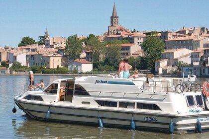 Charter Houseboat Comfort Grand Classique Rheinsberg