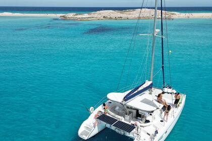 Rental Catamaran Fountaine Pajot Lavezzi 4000 Ibiza