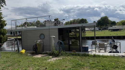 Berlín Houseboat RIVO SP ZO.O Campi 300 alt tag text