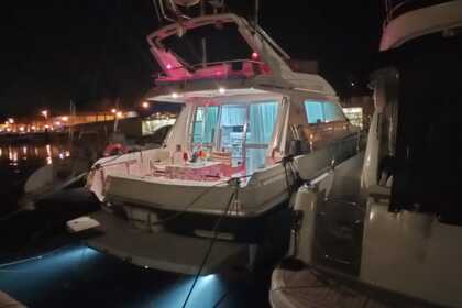 Hire Motorboat Mochi Craft Fly 40 Taranto