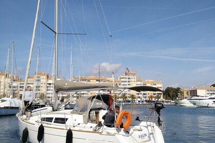 Hire Sailboat Jeanneau SUN ODYSSEY 30I PERFORMANCE  Toulon
