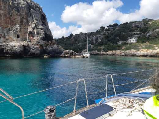 Marseille Sailboat BENETEAU OCEANIS 40 alt tag text