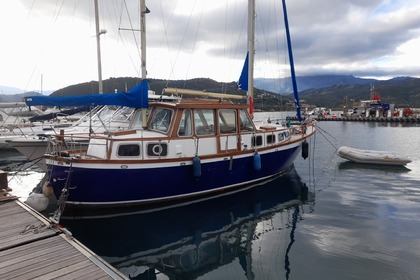 Hire Sailboat Nauticat 33 Saint-Florent