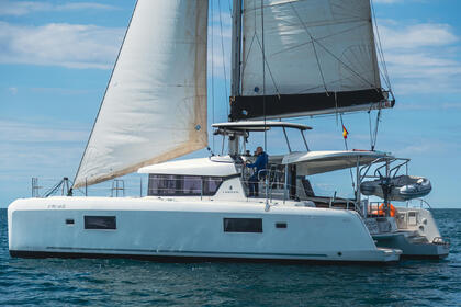 Hyra båt Katamaran Lagoon-Bénéteau Lagoon 42 - 4 cab. Pula
