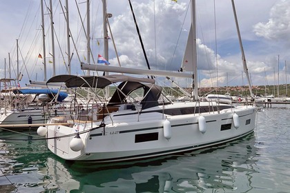 Hire Sailboat Bavaria Yachtbau Bavaria C42 Punat