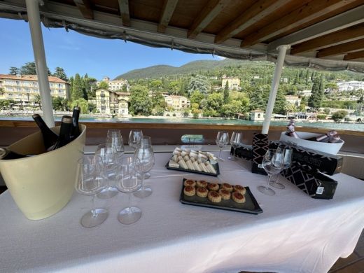 Lake Garda Motorboat Navetta 17 mt alt tag text