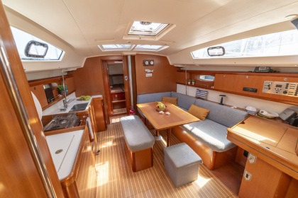 Rental Sailboat Beneteau Oceanis 43 Halkidiki
