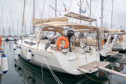 Hire Sailboat JEANNEAU SUN ODYSSEY 479 Alimos
