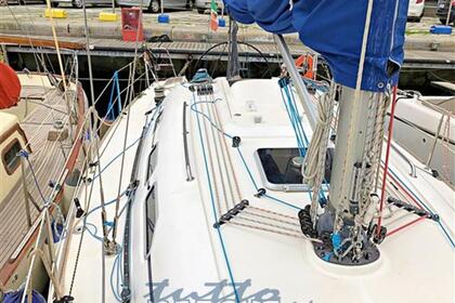 Charter Sailboat Elan 37 Bari