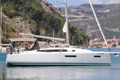 Charter Sailboat Jeanneau Sun Odyssey 380 Dubrovnik