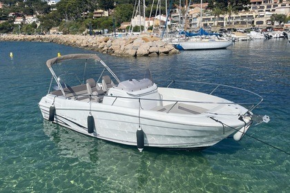 Location Bateau à moteur Jeanneau Cap camarat 7.50 CC Saint-Cyr-sur-Mer