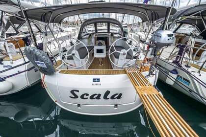 Rental Sailboat Bavaria Yachtbau Bavaria Cruiser 37 - 3 cab. Pula