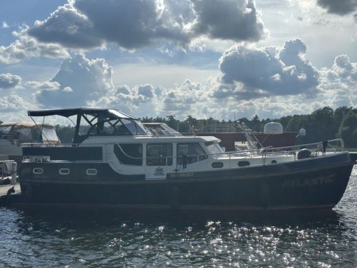 Mecklenburgische Seenplatte Houseboat Motoryacht Gruno 38 Classic alt tag text