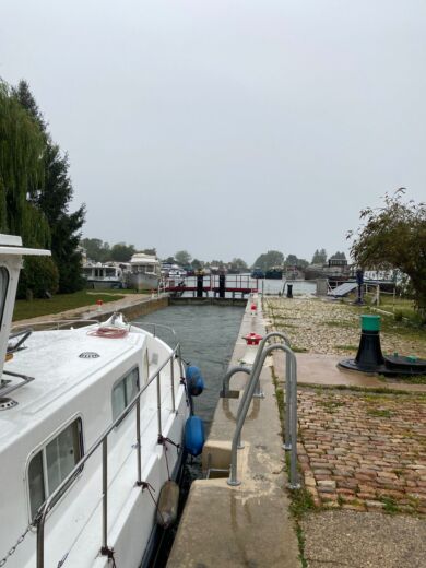Saint-Jean-de-Losne Houseboat LOCABOAT Penichette 930 P 935 alt tag text