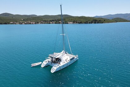 Hire Catamaran Lagoon-Bénéteau Lagoon 380 S2 - 4 + 2 cab. Punat