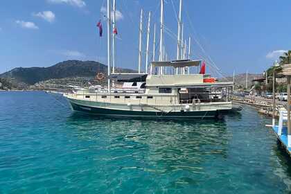 Verhuur Motorboot Traditional Gullet 3 Cabins / 6 Pax Muğla