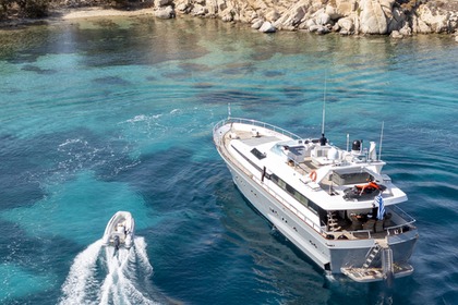 Charter Motor yacht Cantieri di Pisa Akhir 27 Paros