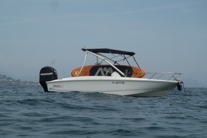Charter Motorboat Boston Whaler 170 super sport Sainte-Maxime