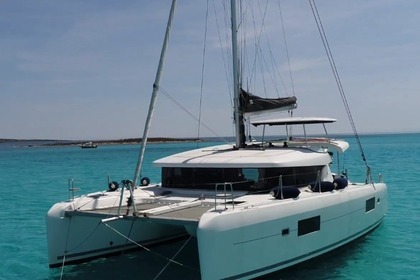 Hire Catamaran LIVE YOUR MYTH IN 40 FT Athens