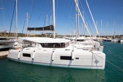 Hire Catamaran Lagoon-Bénéteau Lagoon 42 - 4 + 1 cab. Pomer
