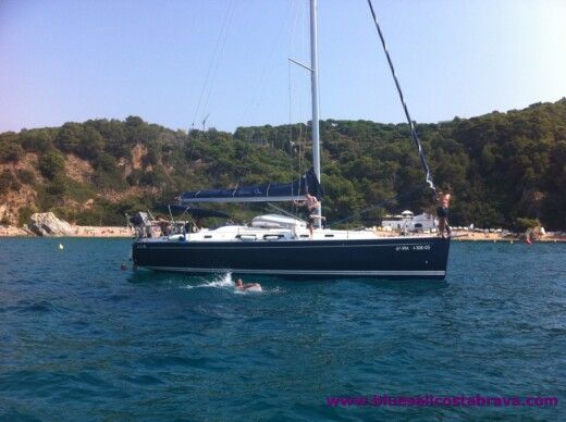 Blanes Motorboat Bluesail 32 alt tag text