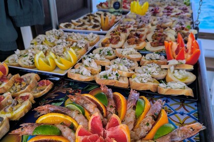 Hire Motorboat Sciallino Imbarcazione in legno tipica siciliana Marzamemi