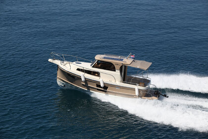 Charter Motorboat  Leidi 800R Inboard Pula
