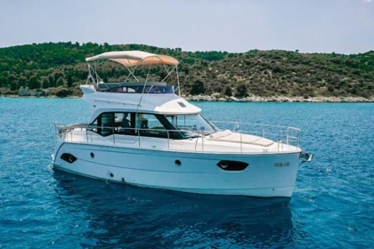 Hire Motorboat BAVARIA E40 FLY Seget Donji