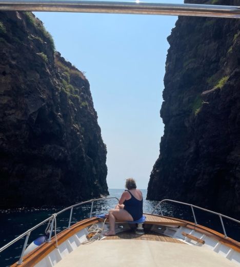 Îles Éoliennes Motorboat Mileo Gozzo alt tag text