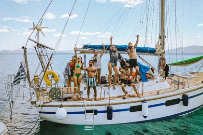 Hire Sailboat Coronado 35 Athens