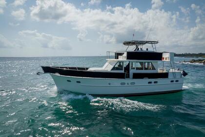 Hire Motorboat Hatteras 53 Puerto Aventuras