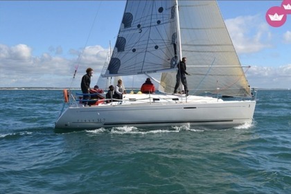 Rental Sailboat BENETEAU FIRST 31.7 Larmor-Plage