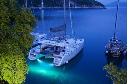 Charter Catamaran Lagoon Lagoon 450 Alimos Marina