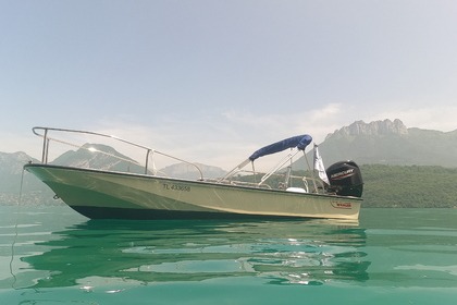 Charter Motorboat Boston Whaler 15 sport Annecy