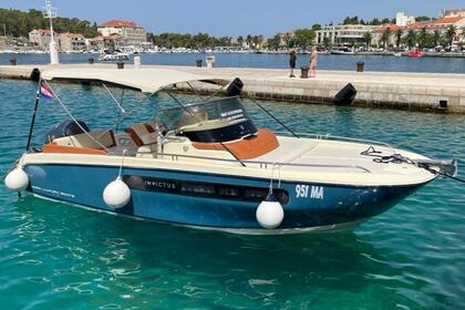 Hyra båt Motorbåt Invictus 240cx Makarska