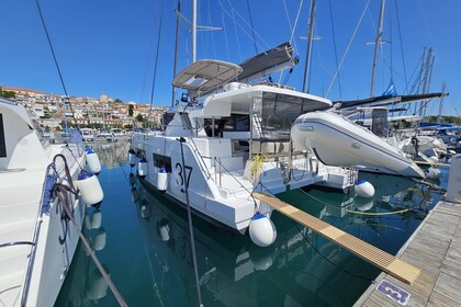 Charter Catamaran Aventura Catamarans Aventura 37 Marina Novi