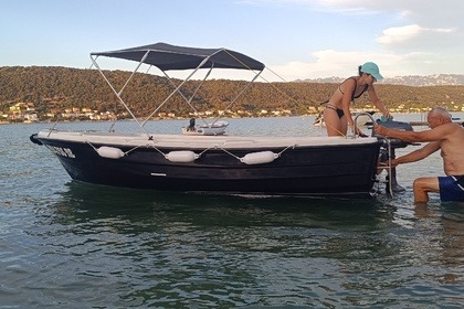 Verhuur Motorboot Adria 500 Boat without licence Rab