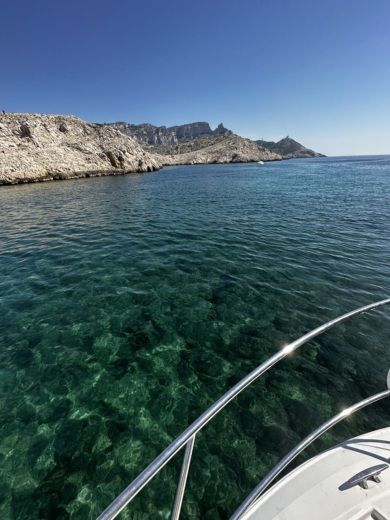 Old Port of Marseille Motorboat Beneteau FLYER GT 38 alt tag text