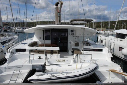 Verhuur Catamaran Fountaine Pajot Lipari 41 Punat