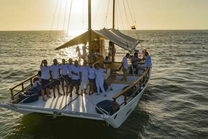 Hire Catamaran Custom Special Cartagena
