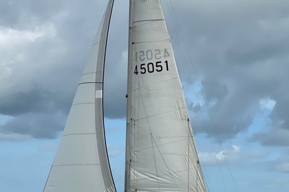 Rental Sailboat BENETEAU OCEANIS 37 Les Sables-d'Olonne