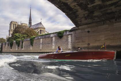Hire Motorboat HACKER CRAFT R26 Paris