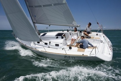 Location Voilier BENETEAU FIRST 31.7 La Trinité-sur-Mer