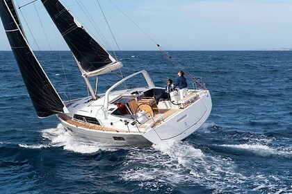 Miete Segelboot BENETEAU OCEANIS 41.1 Lavrio