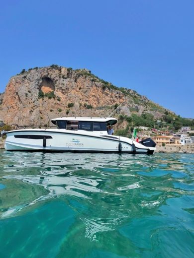 Motorboat Navan C 30 boat plan