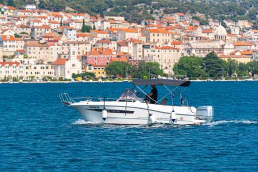 Motorboat Atlantic Marine Sun Cruiser 690 Plattegrond van de boot