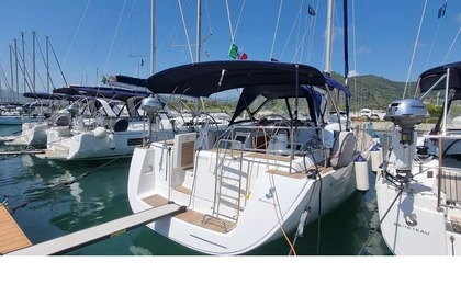Miete Segelboot Beneteau Oceanis 46 Cugnana Verde