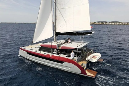 Charter Catamaran Luna 49 Split