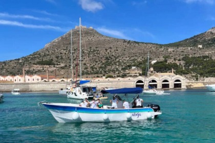 Hire Motorboat Nautica Liver 930 Open Favignana